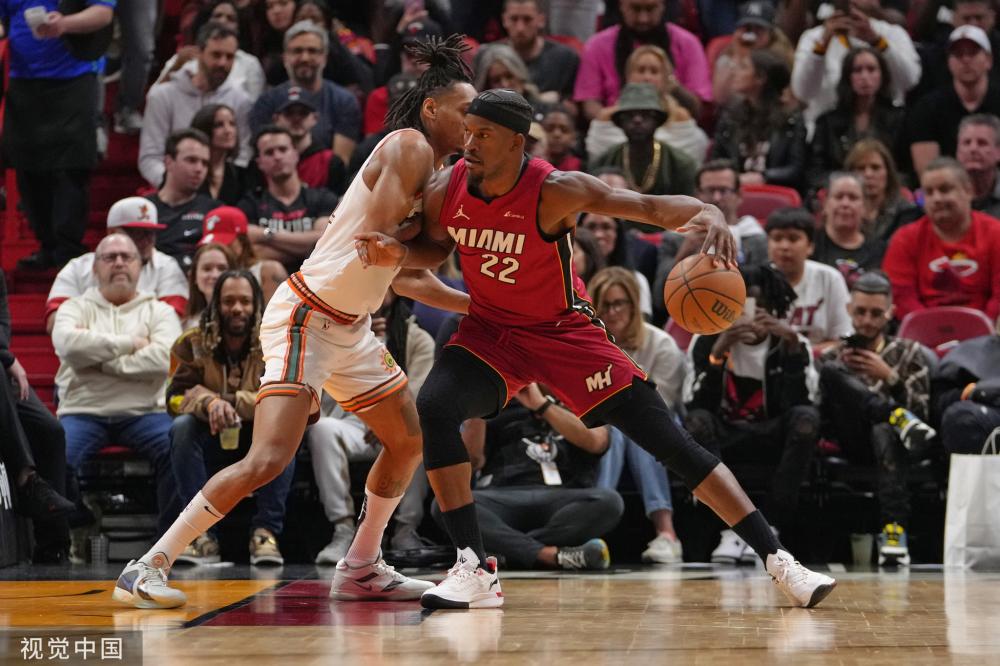 中坚地位 中坚地位